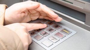 Tak Perlu Panik! Solusi Lupa PIN ATM Tanpa Harus ke Cabang